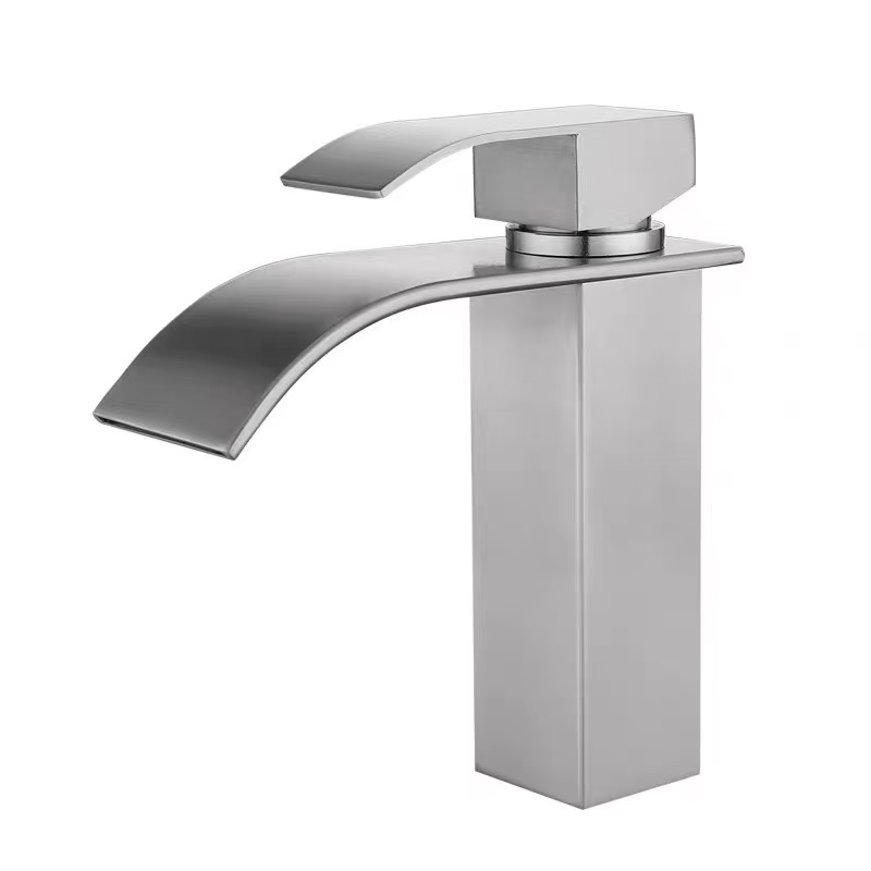 Brossé kare kaskad-style lavabo tiyo